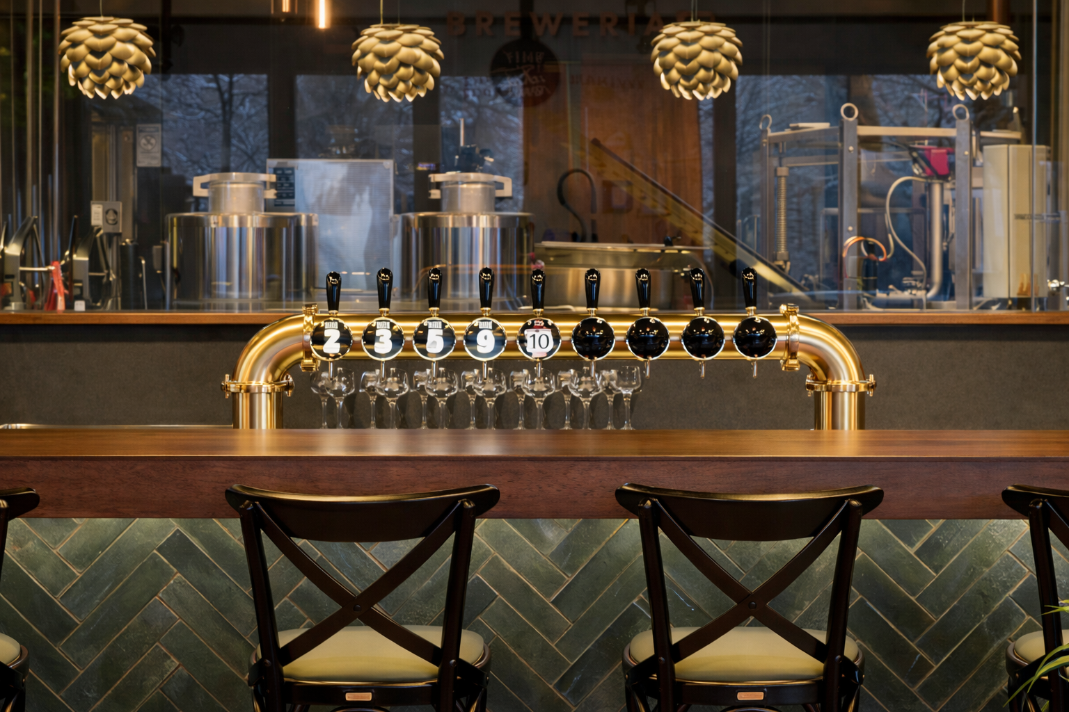 DraftBeerTowers_gold_draft_beer_tower_bar_installation